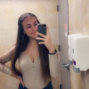 Meet your Posher, Caitlin